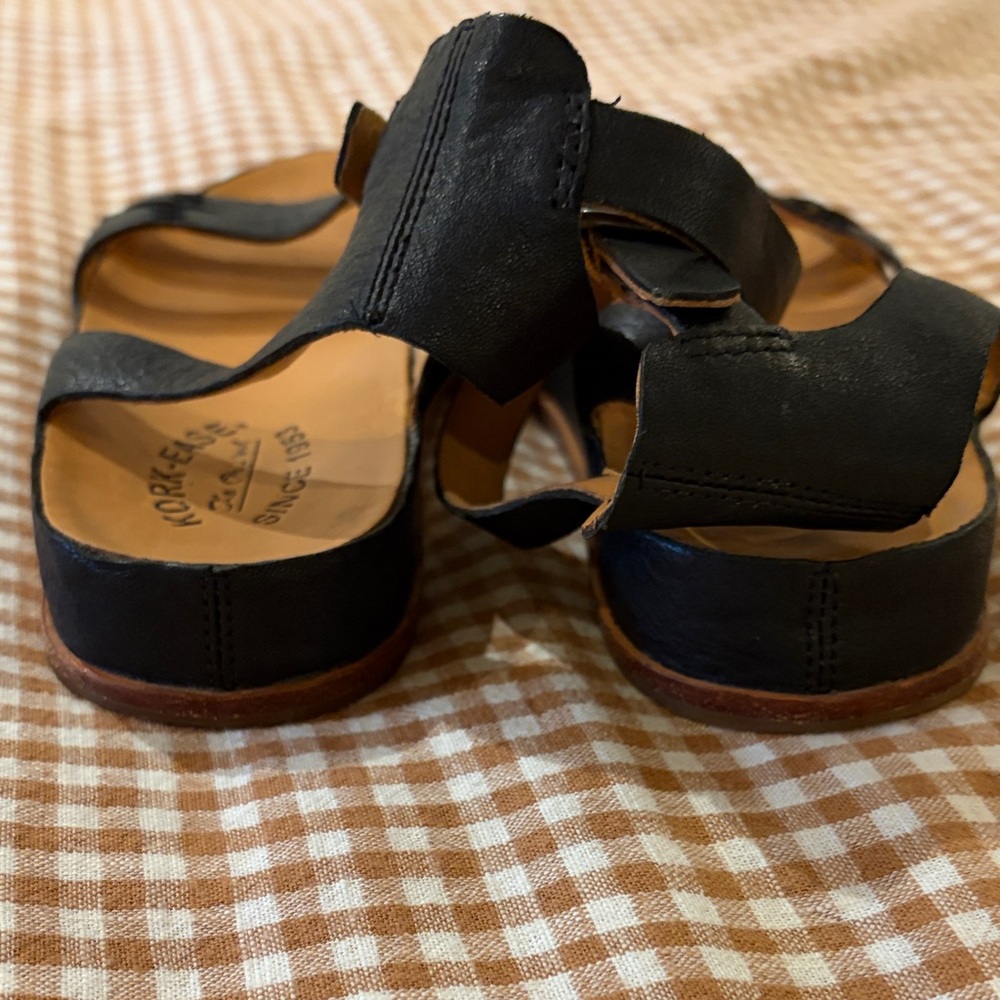 Kork-Ease Black Audrina Leather Sandals - Picture 6 of 6